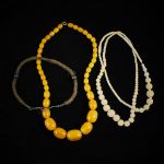 607855 Pearl necklace